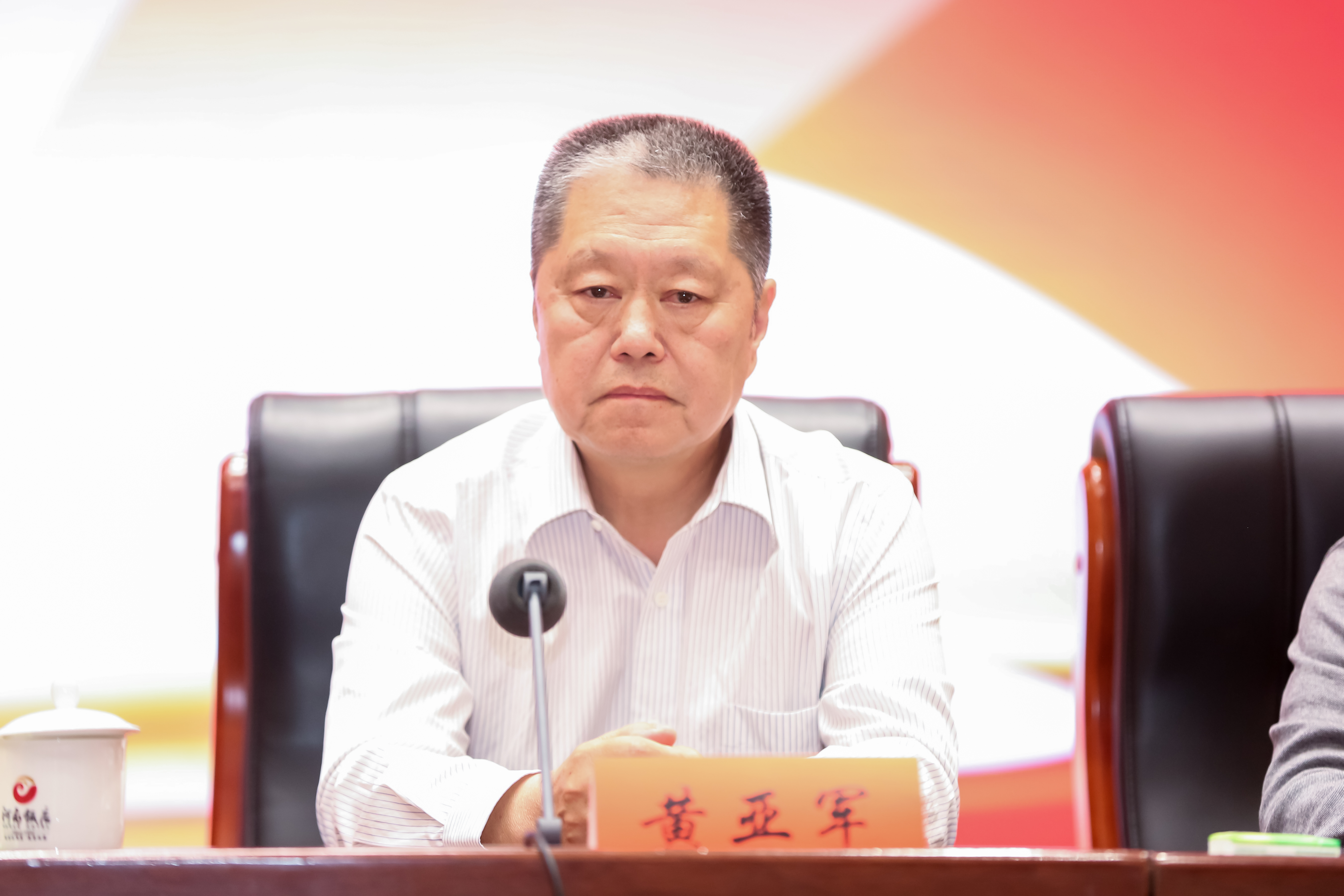 图四黄亚军图片.jpg
