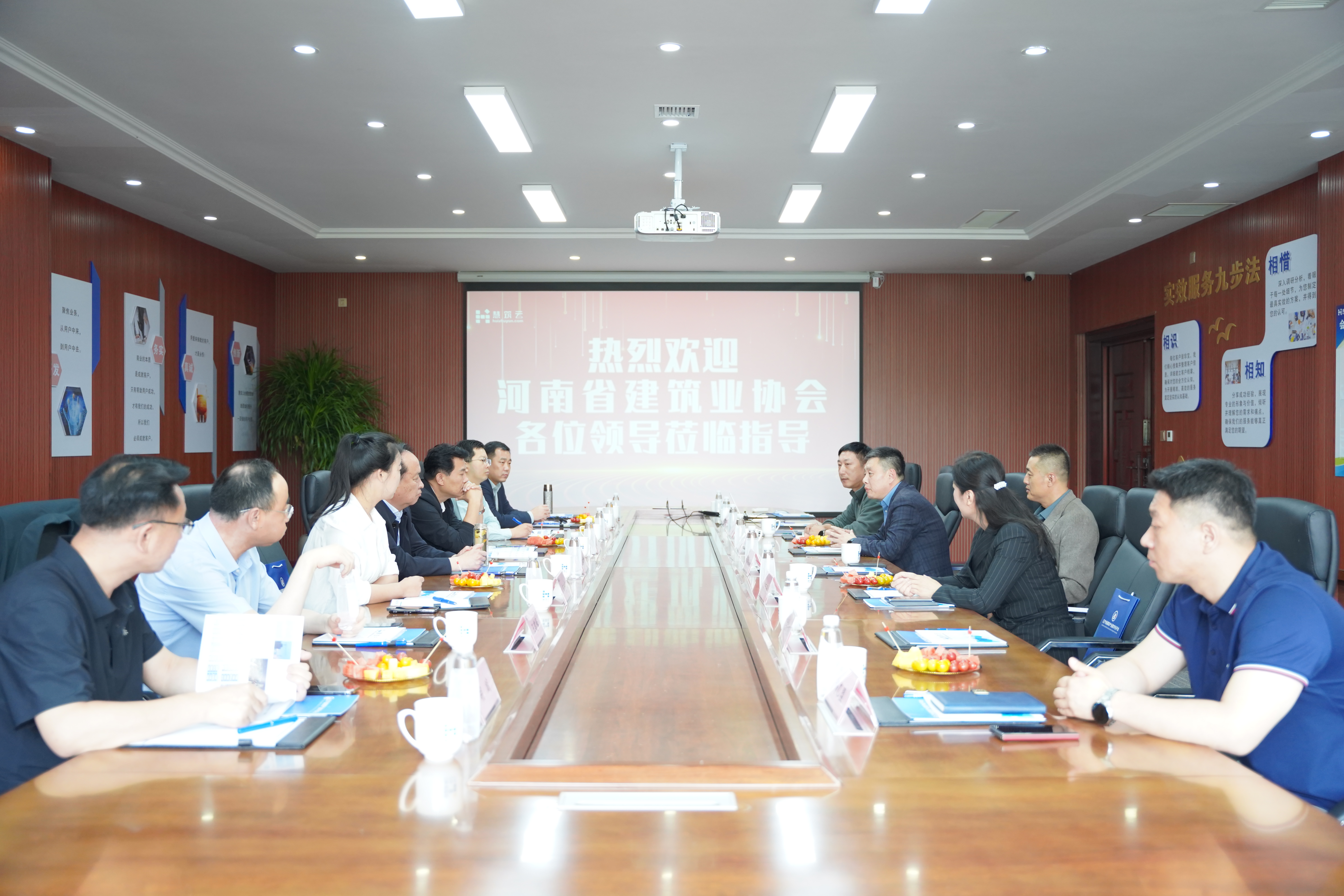 座谈会现场.jpg