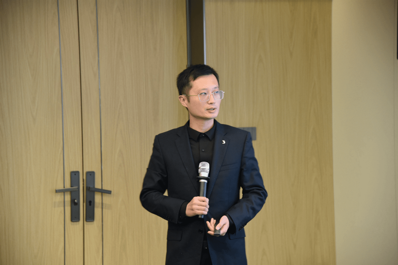 04-1 河南二建集团副总工程师 吕芹 (1).gif 04-1 河南二建集团副总工程师 吕芹 (1).gif