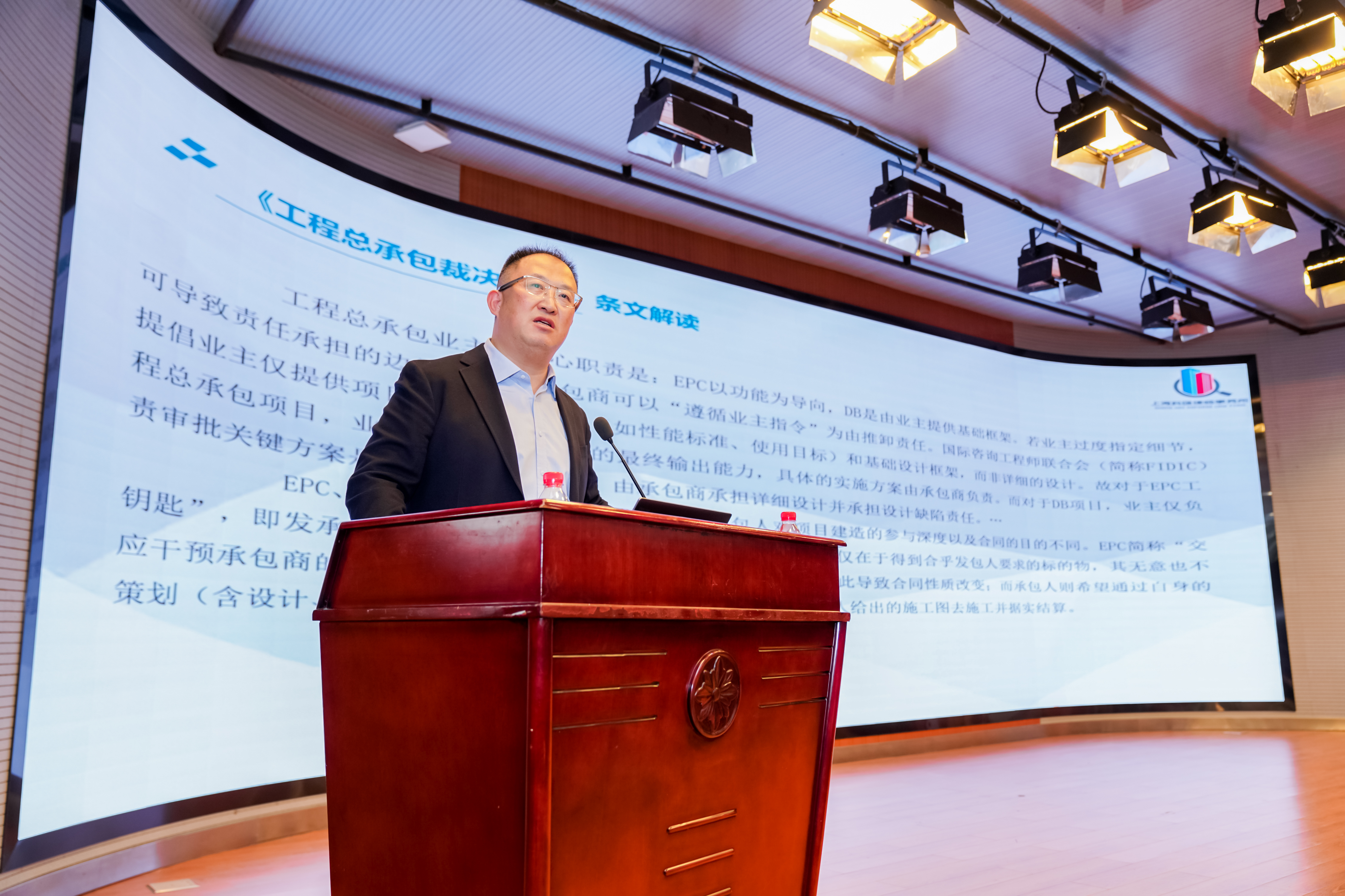 王先伟.jpg 王先伟.jpg